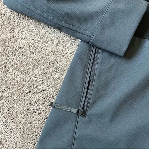 The North Face Men’s Medium Lightweight Windbreaker Jacket - Picture 2 of 10